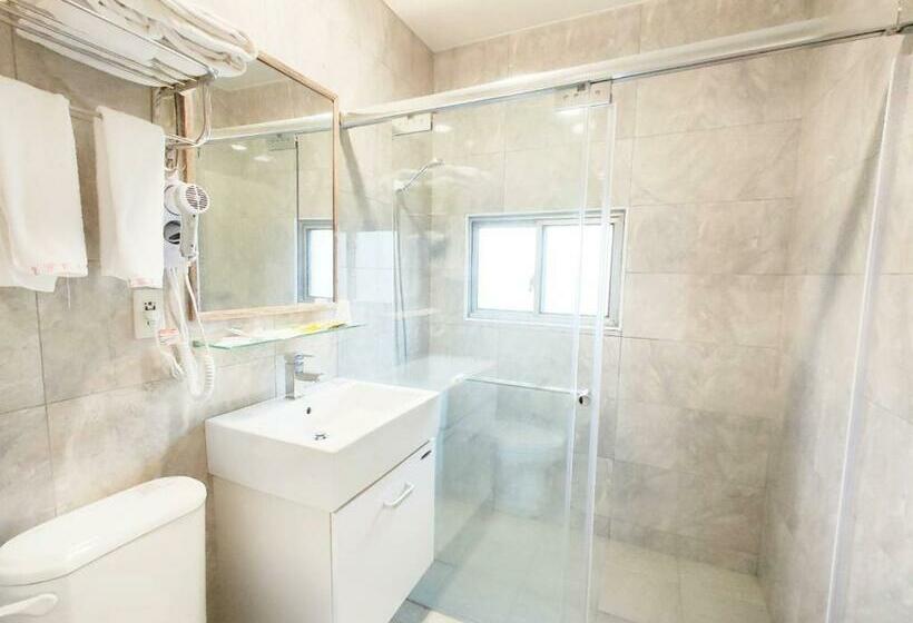 هاستل Royal Business