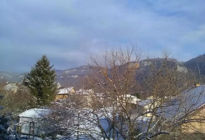 Aamiaismajoitus (B&B) Douce Vallee