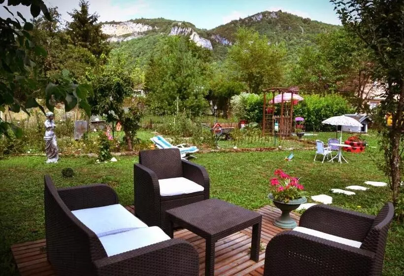 Aamiaismajoitus (B&B) Douce Vallee