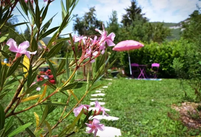 Aamiaismajoitus (B&B) Douce Vallee