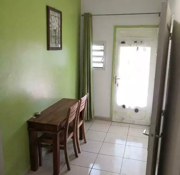 تختخواب و صبحانه Zoiseaux Paradis