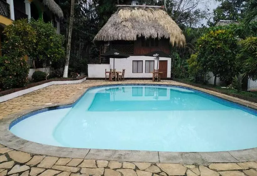 هتل Y Restaurante La Cabaña El Viajero