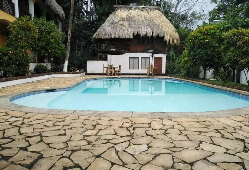 هتل Y Restaurante La Cabaña El Viajero