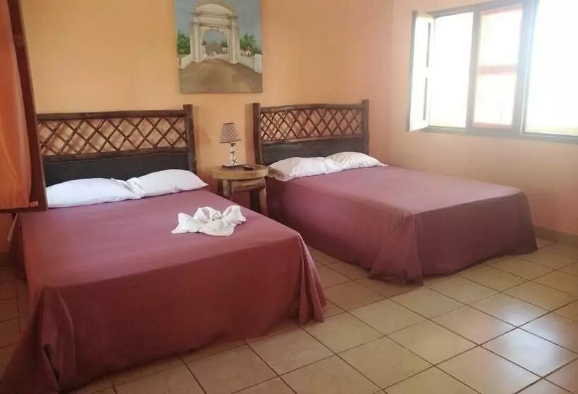 هتل Y Restaurante La Cabaña El Viajero