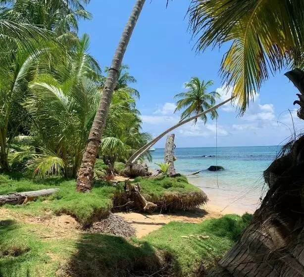 ホテル Ensueños Natural Reserve Little Corn Island Nicaragua