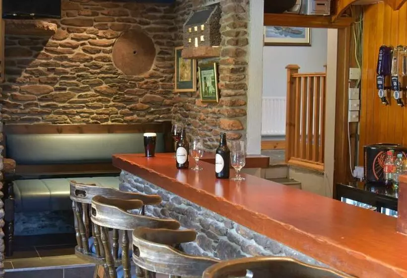 Majatalo An Bothar Pub