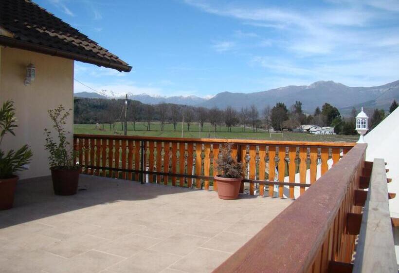 Villa Baviera, Hotel Baviera Chile