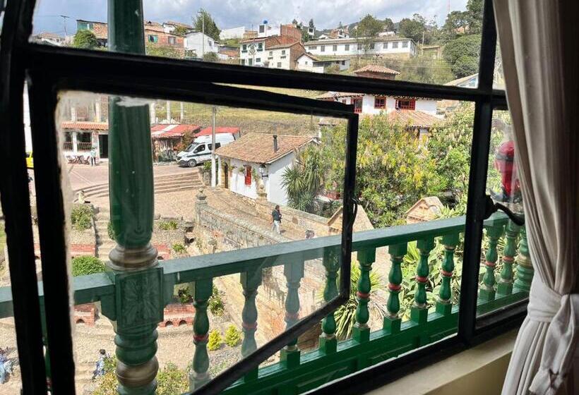 هتل Calicanto Real Cafe Museo