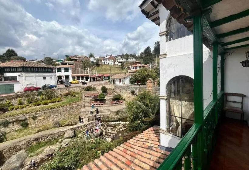 Hotelli Calicanto Real Cafe Museo