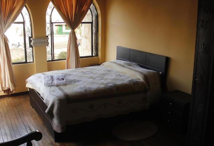 هتل Calicanto Real Cafe Museo