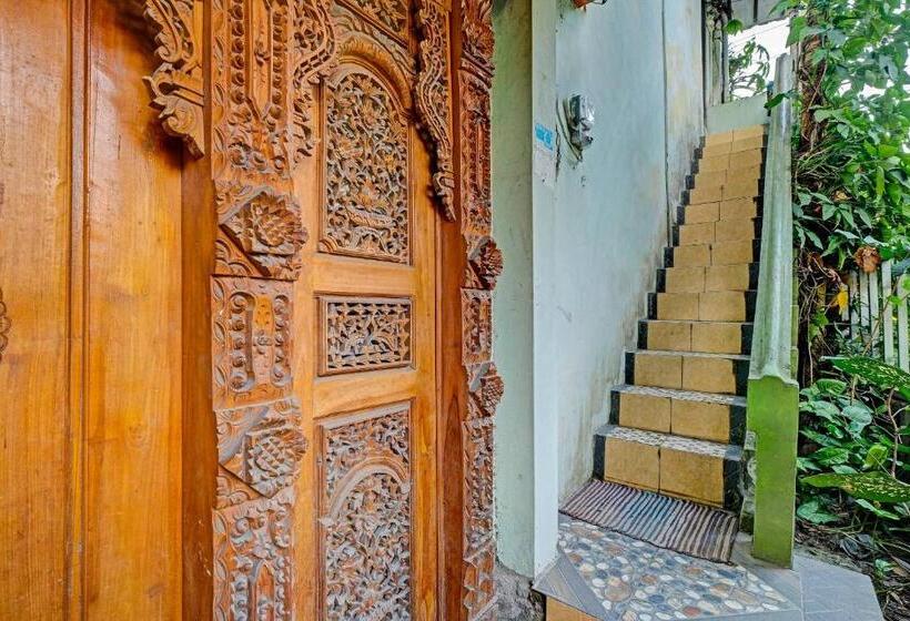 Отель Spot On 91540 Ukuh Guesthouse