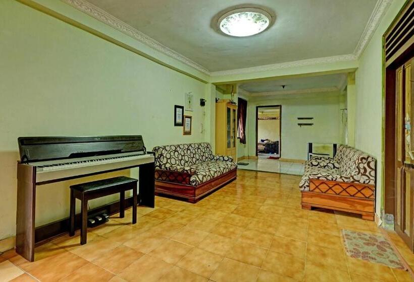 Отель Spot On 91540 Ukuh Guesthouse