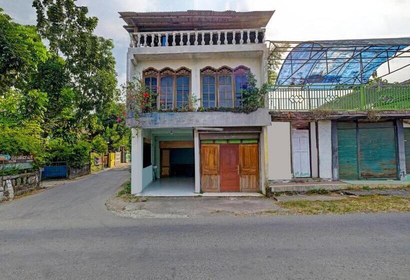 Отель Spot On 91540 Ukuh Guesthouse