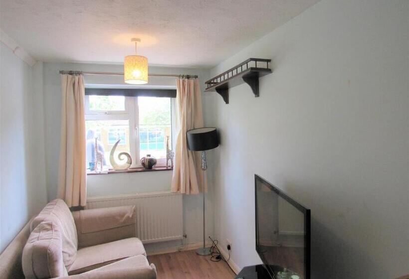 بنسيون Serene Inn Near Bletchley Park