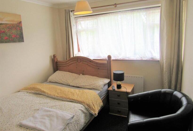 بنسيون Serene Inn Near Bletchley Park