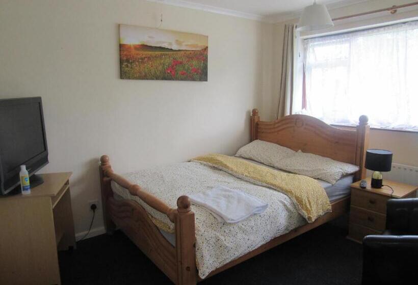 بنسيون Serene Inn Near Bletchley Park