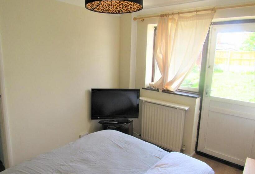 بنسيون Serene Inn Near Bletchley Park