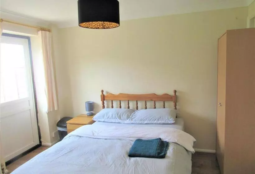 Majatalo Serene Inn Near Bletchley Park