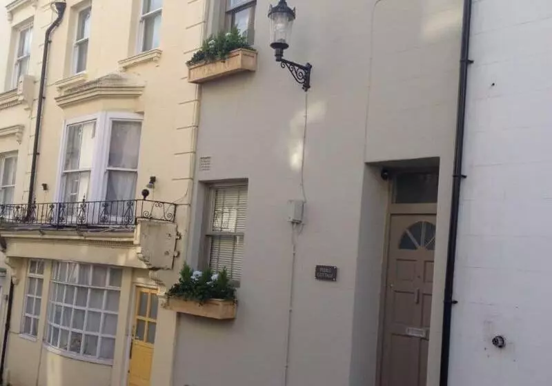 Ei8ht Brighton Guest Accommodation