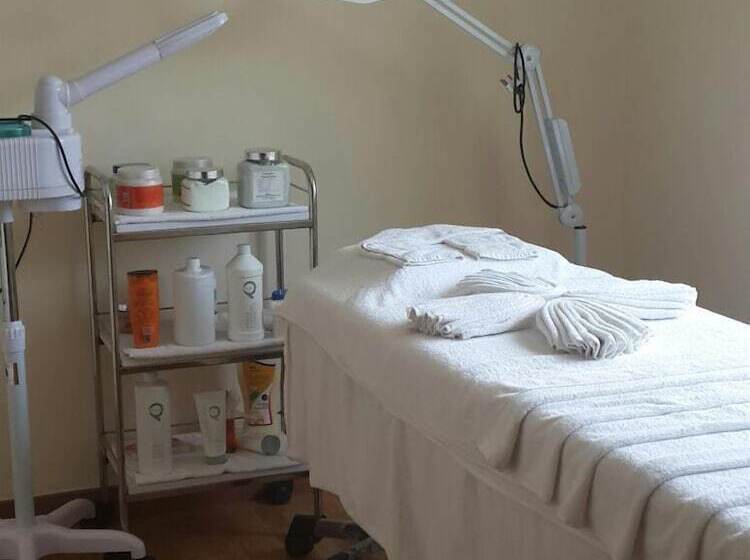 Hotel Airlink Castle