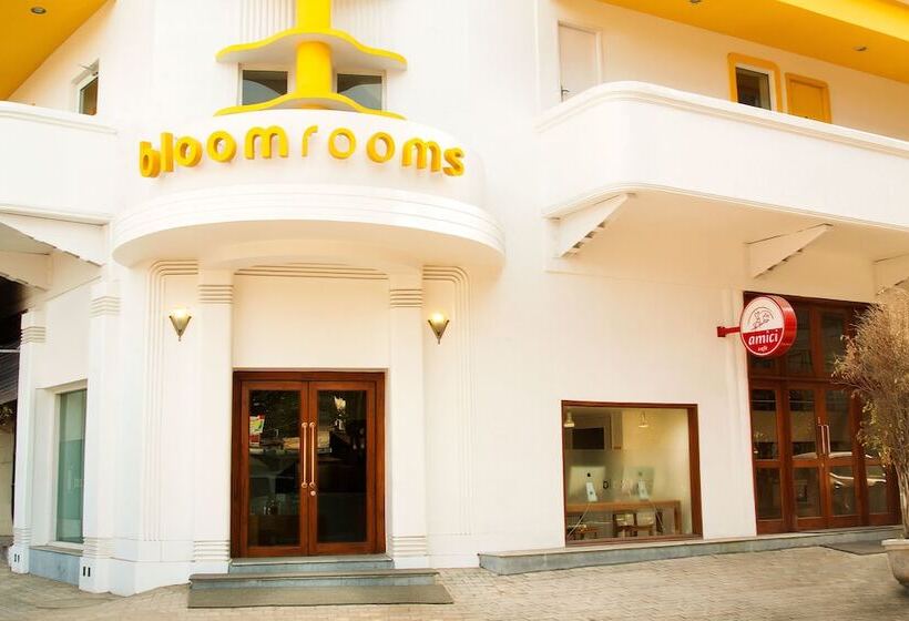 Hotel Bloomrooms @ New Delhi Railway Station