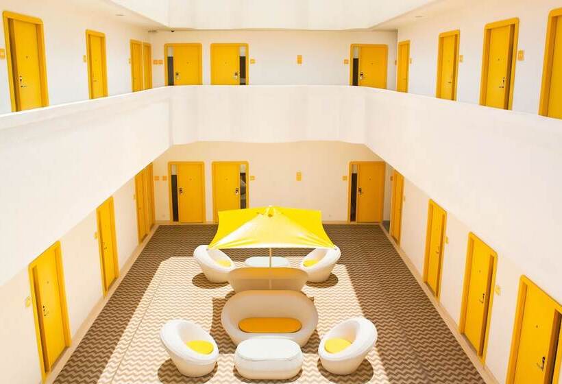 Hotel Bloomrooms @ New Delhi Railway Station