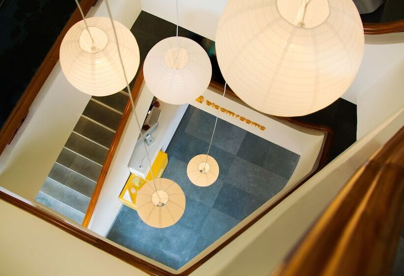 Hotel Bloomrooms @ New Delhi Railway Station