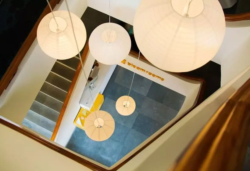 בית מלון כפרי Bloomrooms @ New Delhi Railway Station