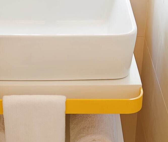 Hotel Bloomrooms @ New Delhi Railway Station