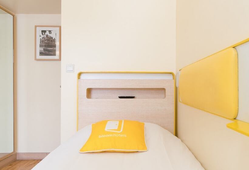 Hotel Bloomrooms @ New Delhi Railway Station