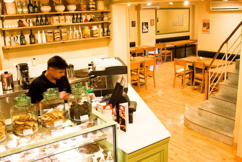 Hotel Bloomrooms @ New Delhi Railway Station