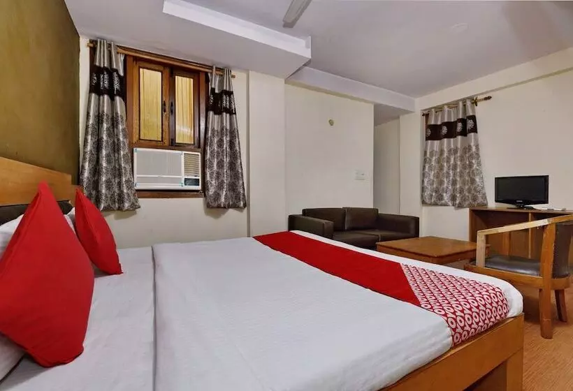 Hotel Fab Divine Inn