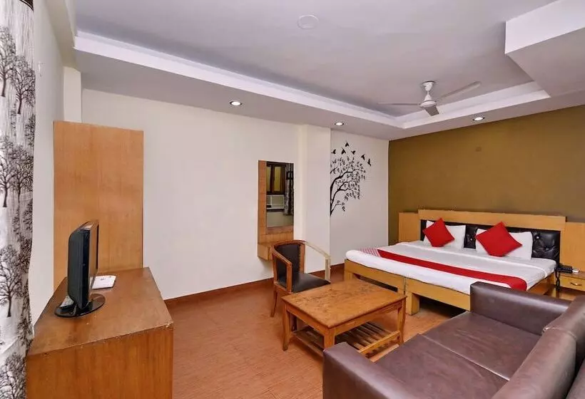 Hotel Fab Divine Inn