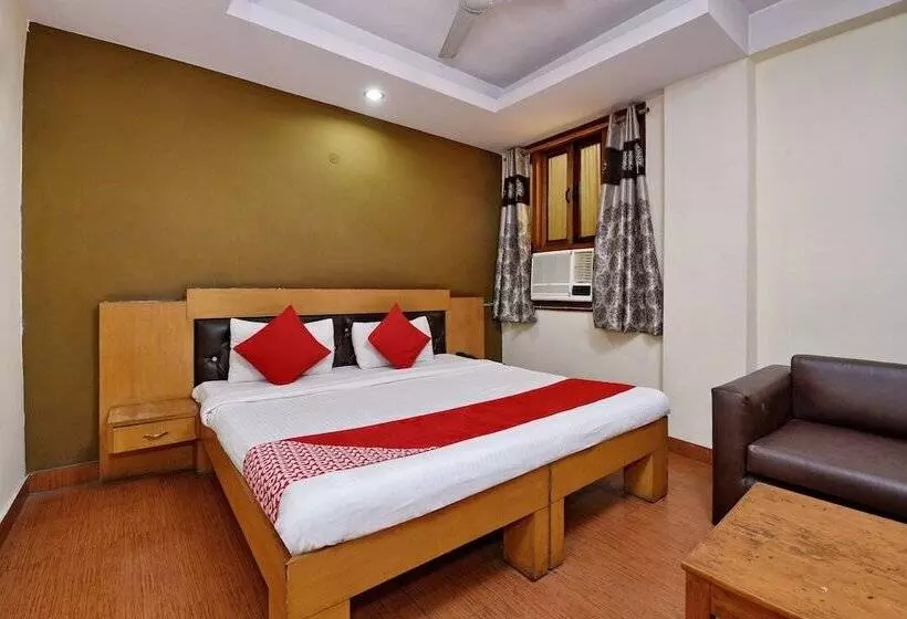 Hotel Fab Divine Inn