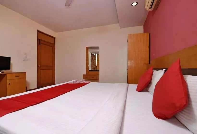 Hotel Fab Divine Inn