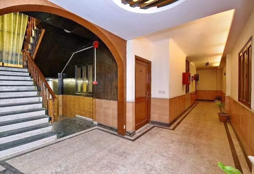 Hotel Fab Divine Inn