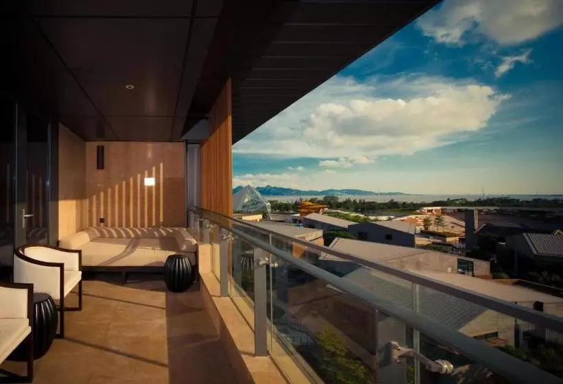 Отель Bay Breeze