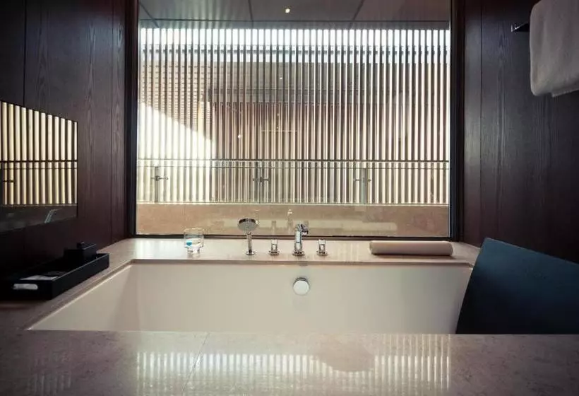 Отель Bay Breeze