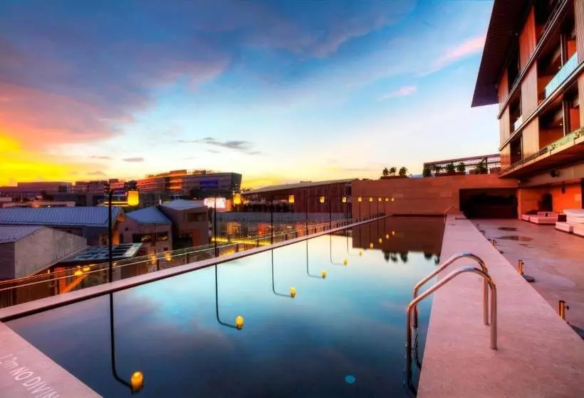 Отель Bay Breeze