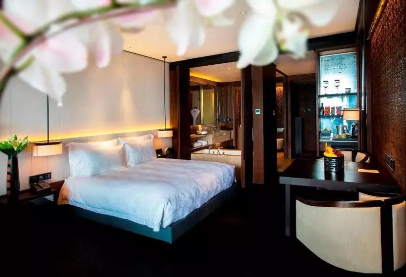 Отель Bay Breeze