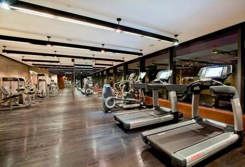 Отель Bay Breeze