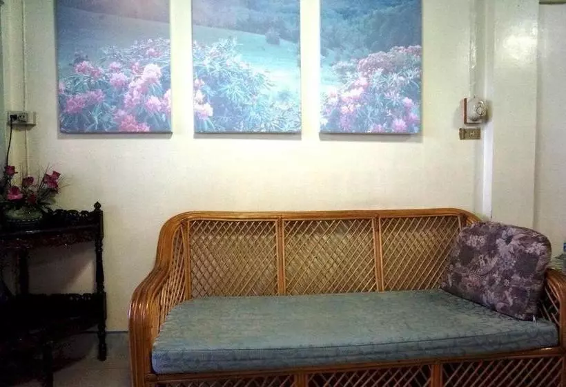 هتل Royal Beach Guest House