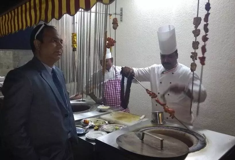 هتل Seven Hills Tower