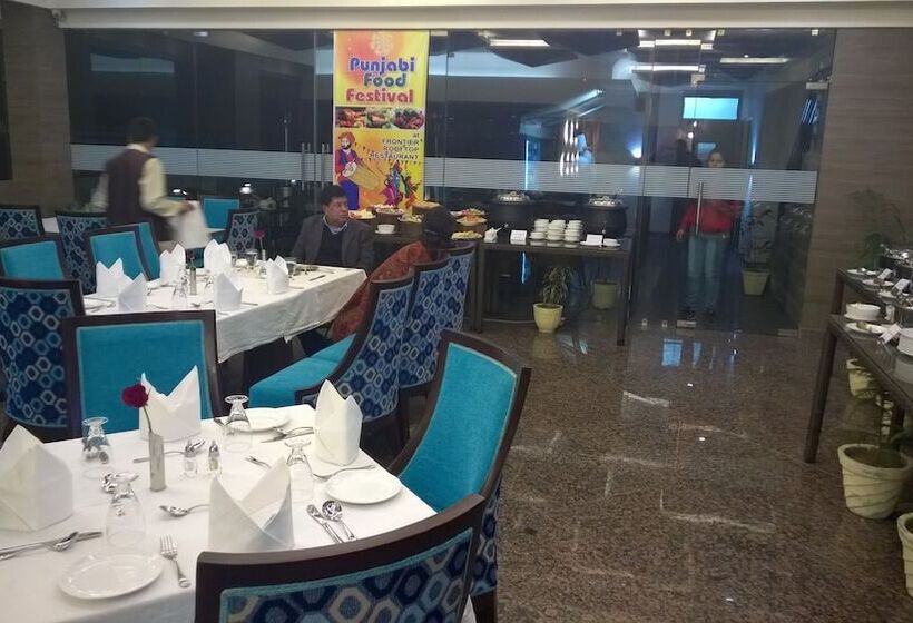 Отель Seven Hills Tower