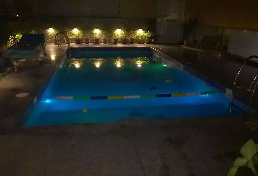 هتل Seven Hills Tower