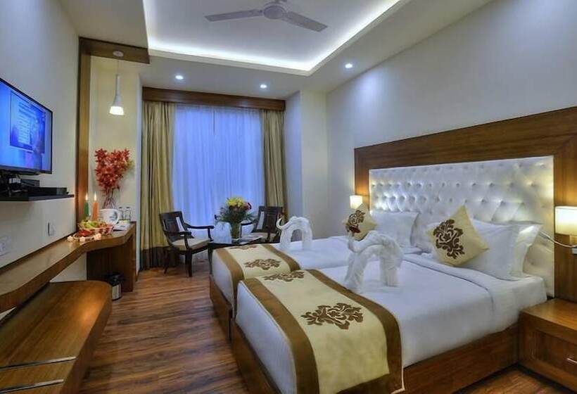 Отель Seven Hills Tower