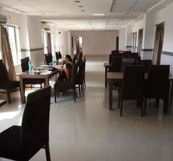 בית מלון כפרי Yashoda International