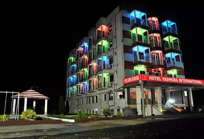 בית מלון כפרי Yashoda International