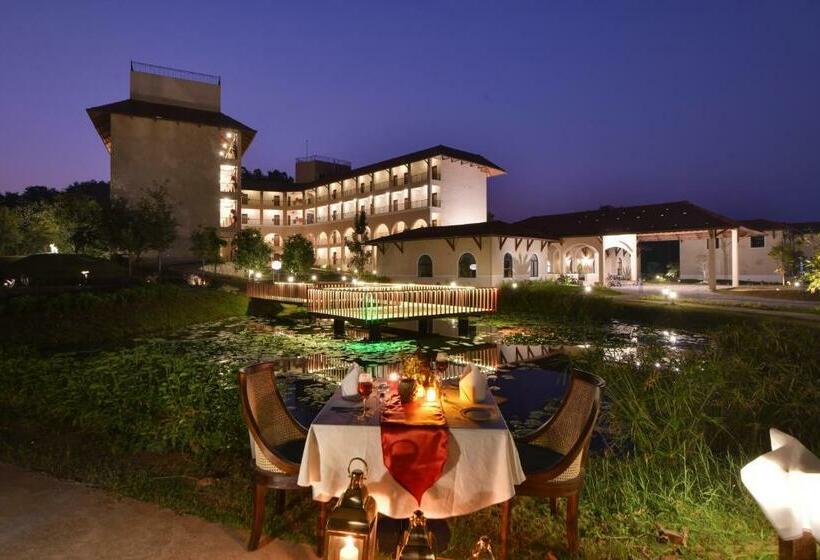 호텔 Bhanu The Fern Forest Resort & Spa, Jambughoda