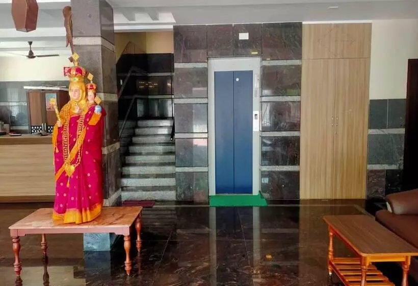 Hotelli Santhosh Inn